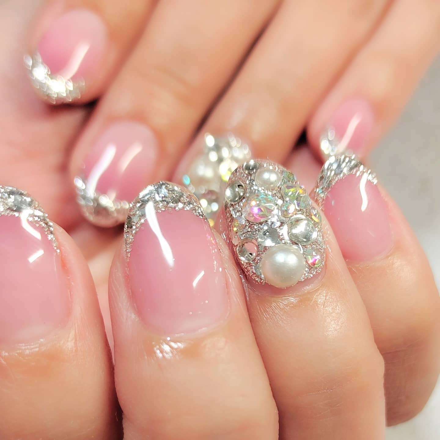 今年のトレンドガラスフレンチを楽しもう！|伏見区ネイルサロン