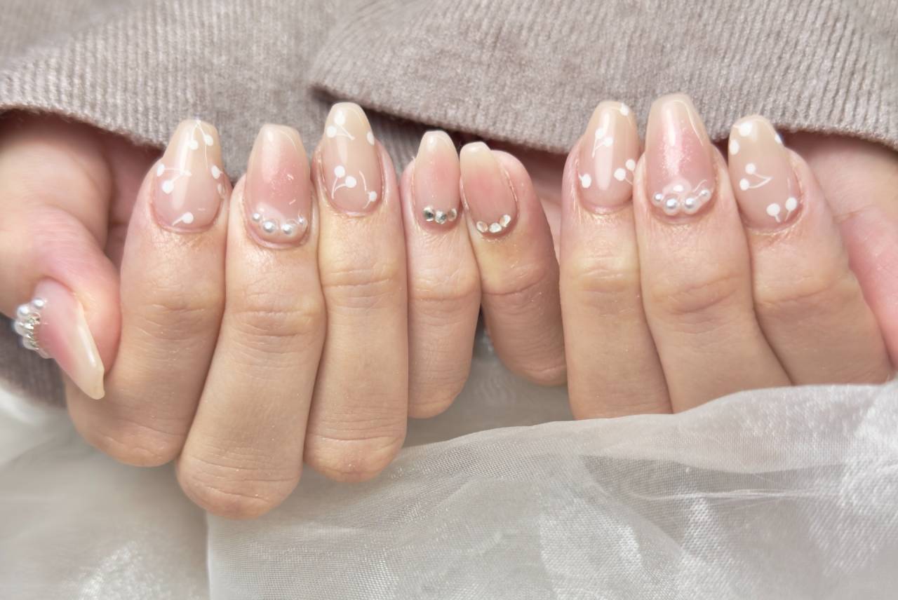 大人キュートなチークネイル